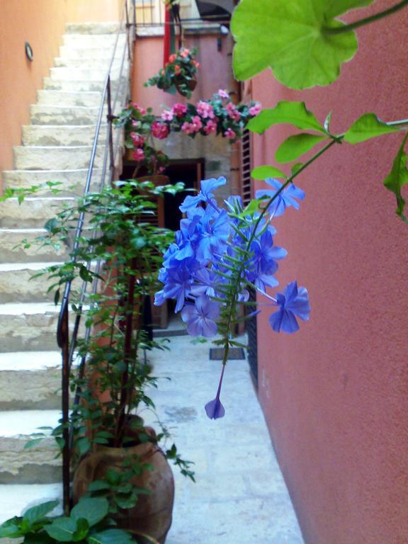 Апартаменты Il Cortile Fiorito Трапани Экстерьер фото